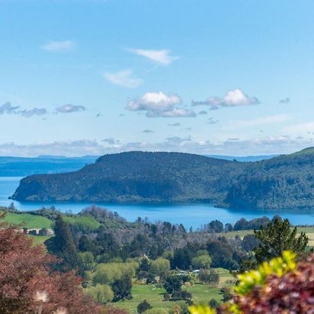 Scenic Solitude - Wake Up To Lake And Mountain Views! Taupo Exterior photo