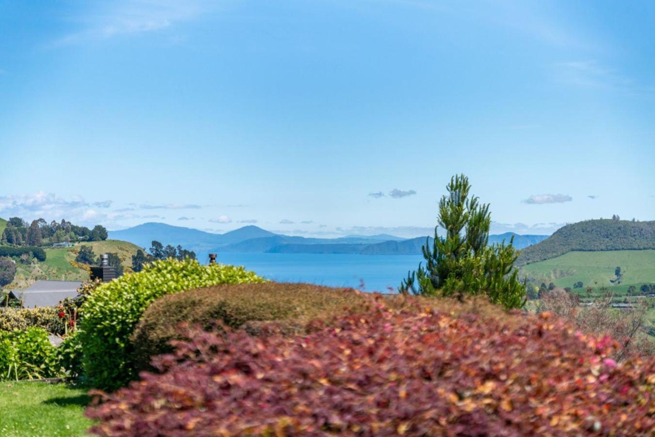 Scenic Solitude - Wake Up To Lake And Mountain Views! Taupo Exterior photo