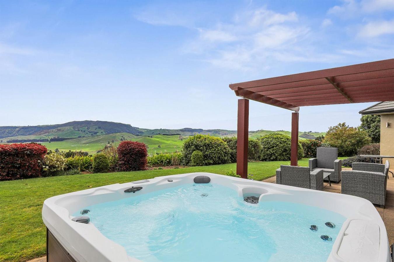 Scenic Solitude - Wake Up To Lake And Mountain Views! Taupo Exterior photo
