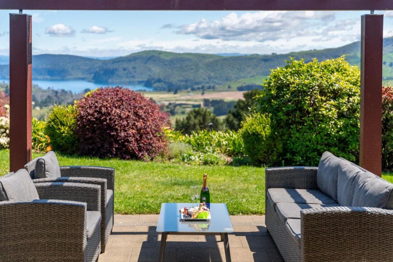 Scenic Solitude - Wake Up To Lake And Mountain Views! Taupo Exterior photo