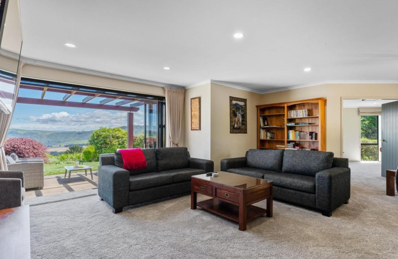 Scenic Solitude - Wake Up To Lake And Mountain Views! Taupo Exterior photo